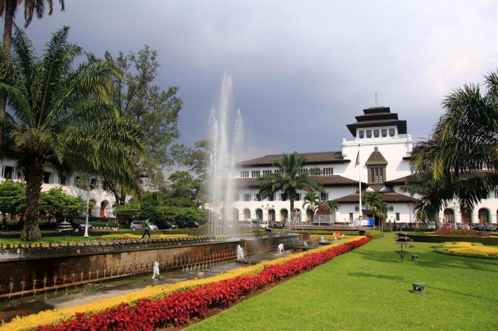 Oyo 2554 Hotel Arimbi Lama Dewi Sartika Bandung Buitenkant foto