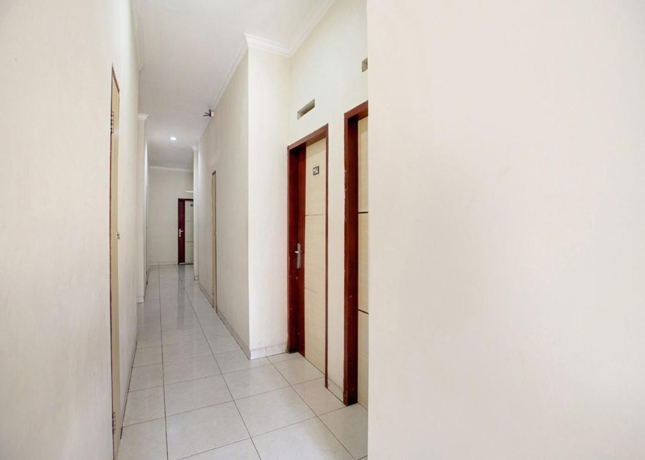 Oyo 2554 Hotel Arimbi Lama Dewi Sartika Bandung Buitenkant foto